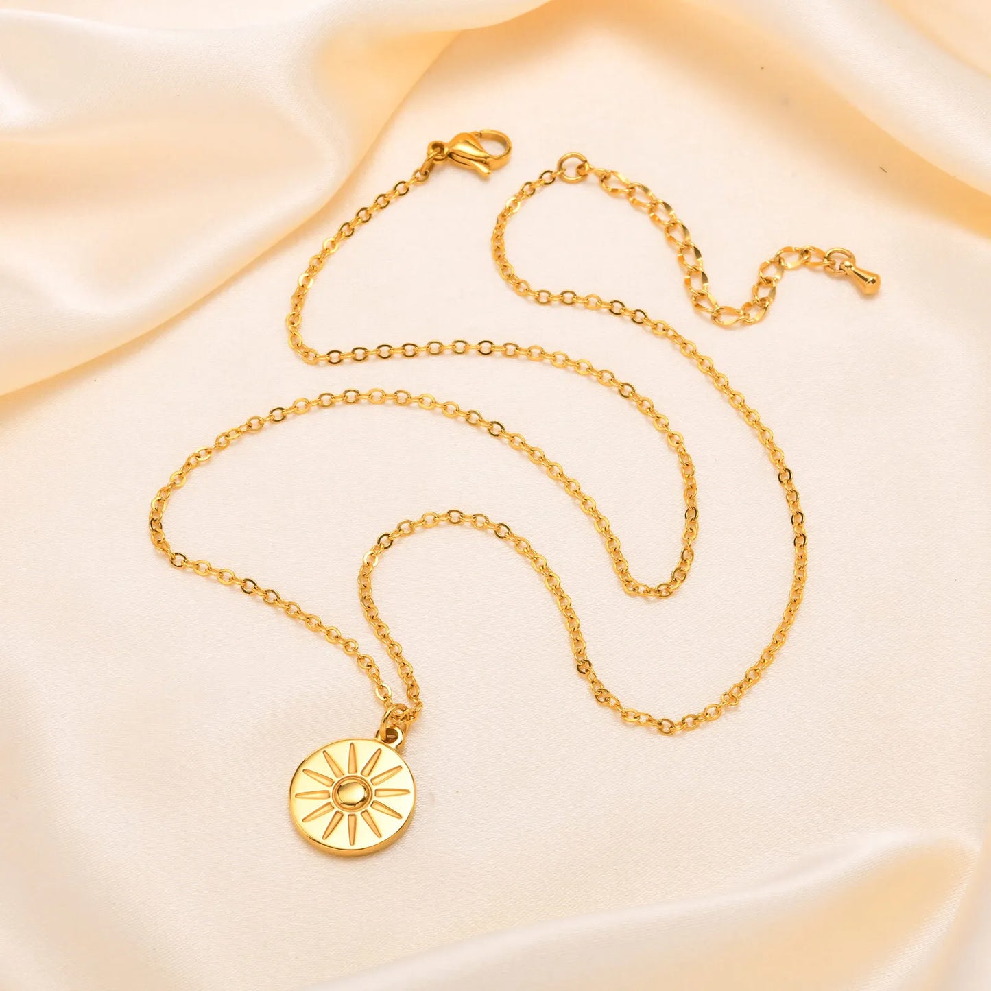 Medallion Pendant Necklace 18k Gold Plated